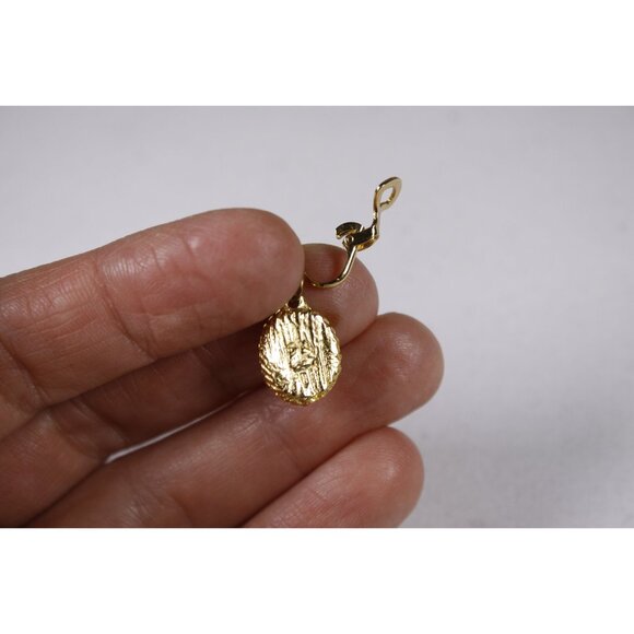 Tiny cameo earrings, vintage hand carved cameo jewelry clip back earrings, - Picture 9 of 10